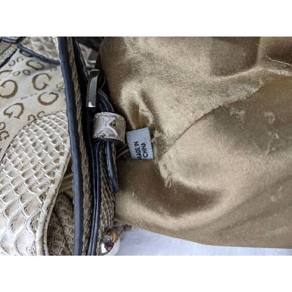 Guess vintage Y2K Beige Monogram Shoulder Purse Fabric Bag W Snake‎ Skin Inserts - Picture 9 of 14